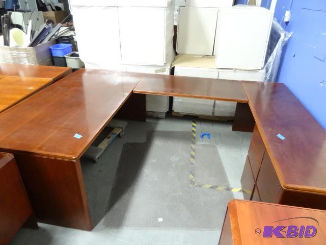 lot 247 image: U Shaped Office Desk. 3 Piece 5 Drawer 72 X 1...