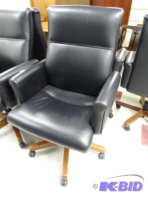 lot 25 image: Steel Case Leather Office Chair...