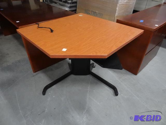 lot 250 image: Electric Lift Desk. Designed for Sitting or S...