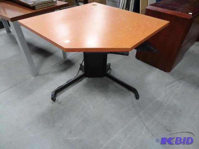 lot 256 image: Electric Lift Desk. Designed for Sitting or S...