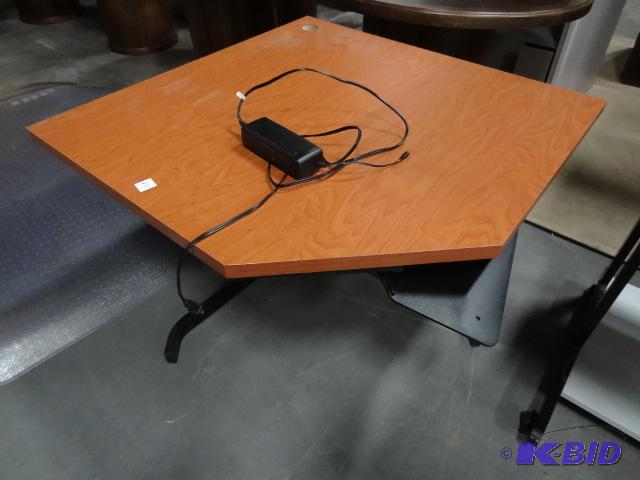 lot 270 image: Electric Lift Desk. Designed for Sitting or S...