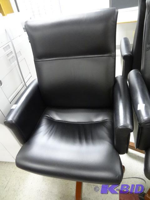 lot 28 image: Steel Case Leather Office Chair...