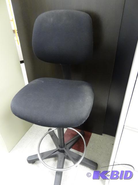 lot 57 image: Adjustable Height Stool on Wheels...