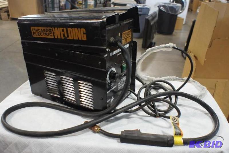 lot 32 image: Chicago Electric 90 amp Flux Wire Welder with...