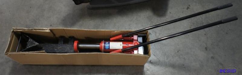 lot 6 image: Greyhound 10 ton Horizontal Log Splitter. Log...