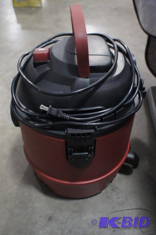 Central Machinery 5 Gallon Wet/Dry Vac/Blower... Tool Tools Tools Auction 135 KBID