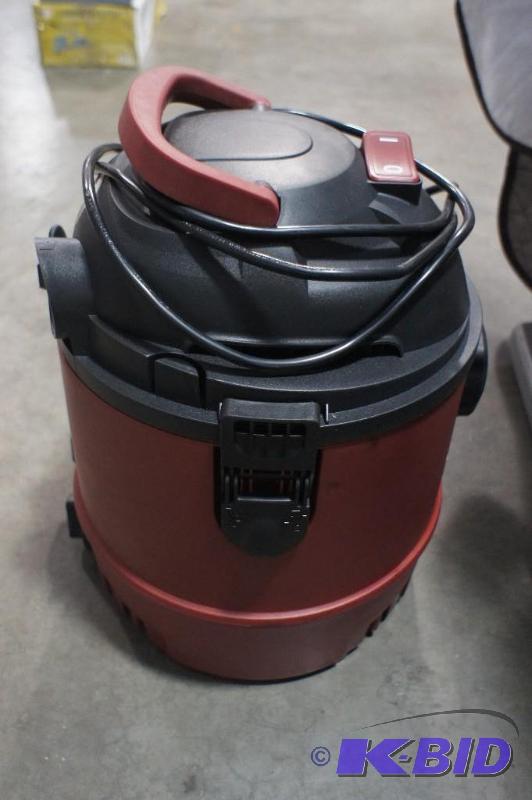 Central Machinery 5 Gallon Wet/Dry Vac/Blower... Tool Tools Tools Auction 135 KBID