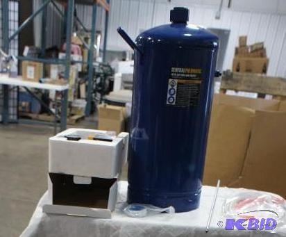 lot 9 image: Central Pneumatic 40 lb Portable Soda Blaster...