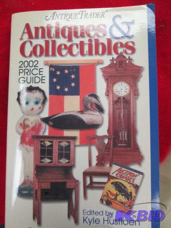 lot 15 image: Antique trader Antiques and collectables 2002...