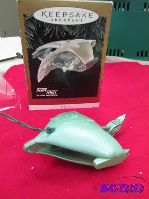 lot 2 image: Keepsake ornament Star Trek The next Generati...