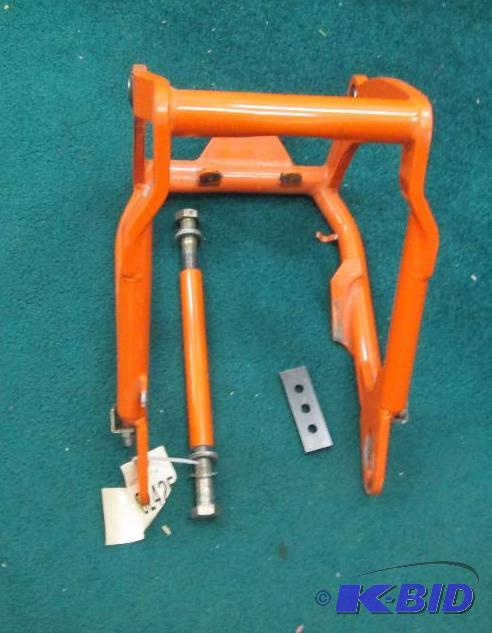 lot 207 image: Orange Soft Tail swing arm this 84-99 frame...