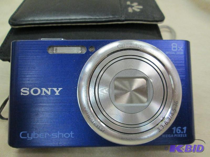 lot 224 image: Sony Cyber- shot 8x optical zoom 16.1 Mega pi...