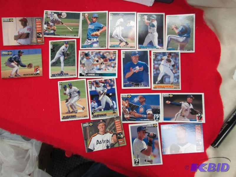 lot 32 image: Qty 18 Upper Deck Collectors -Florida Marlin...