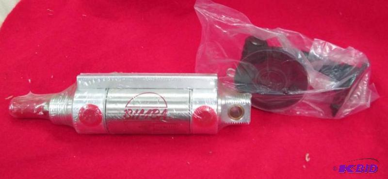lot 60 image: Qty 2 thing to hold you cellphone and Bimba s...