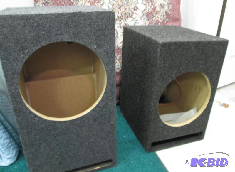 lot 68 image: Qty 2 Wooden speaker holder different sizes...