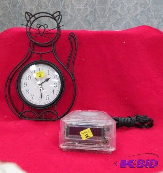 lot 82 image: Qty 2 GPX CR1807CLR AMFM radio alarm clock, ...