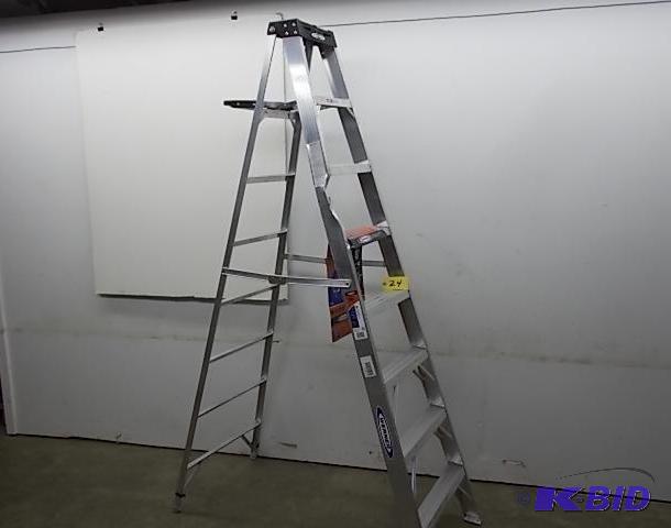lot 24 image: Werner 8" Aluminum Step Ladder, 300# Cap...