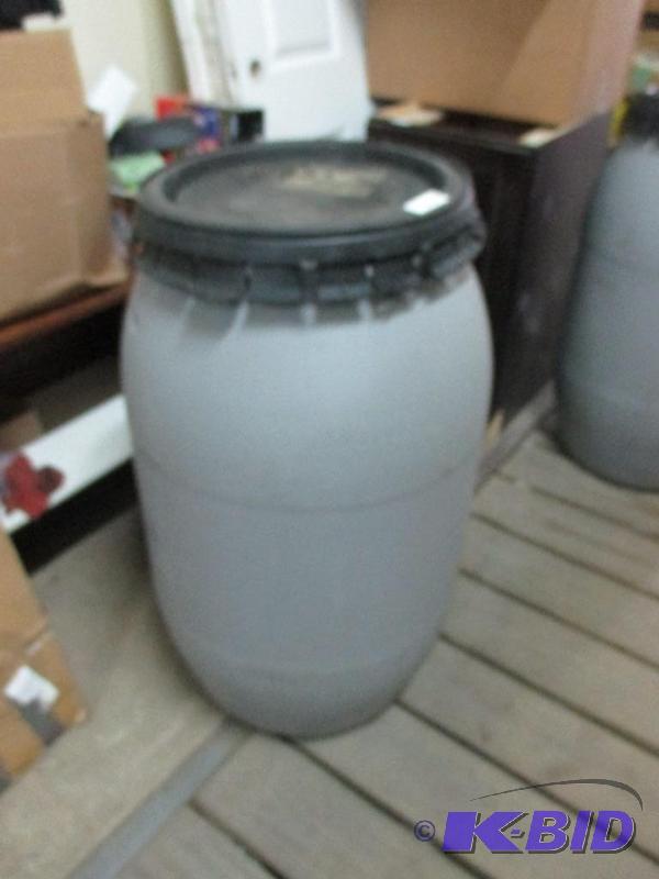 55 gallon barrel with reusable lid...