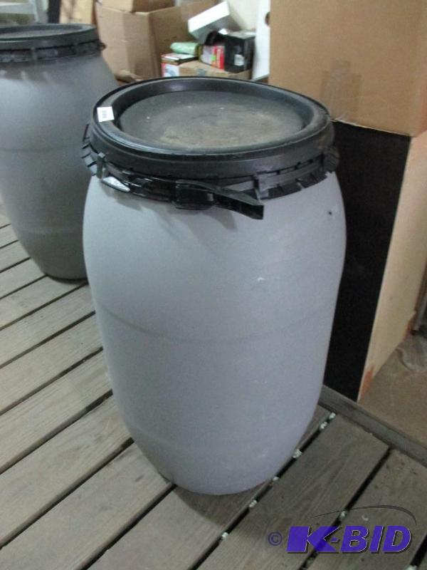 55 gallon barrel with resuable lid...