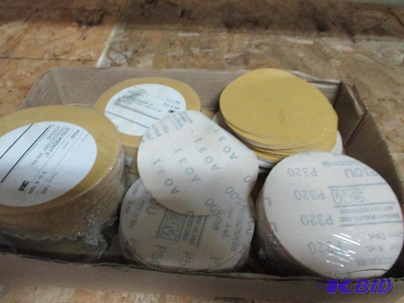 Box of 3M Hook it discs...
