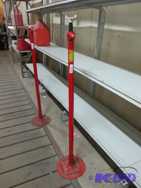 Under hoist stand...