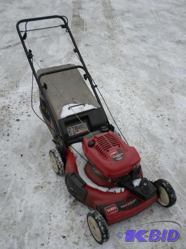 lot 8 image: Toro Recycler 21" Mower With Bagger, Run...