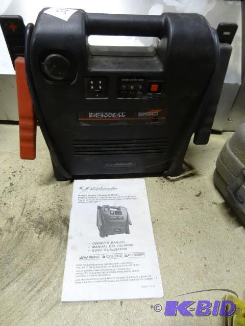 lot 15 image: Instant power 950 amp booster pack. Schumache...