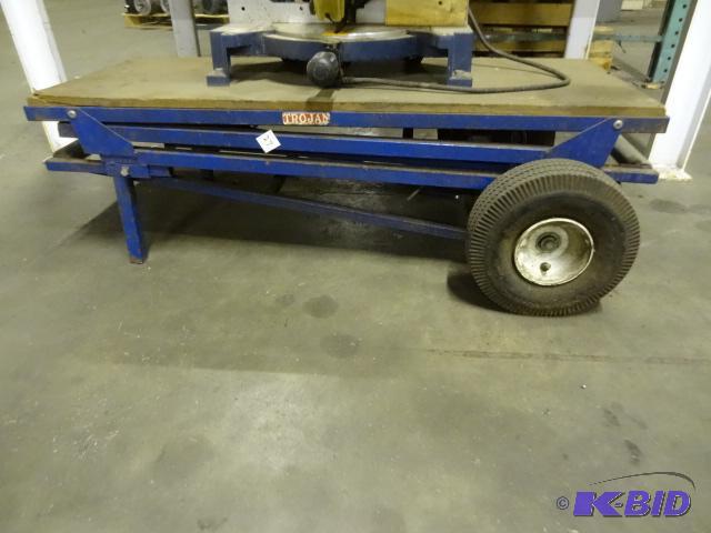 lot 27 image: Trojan collapsible saw stand on wheels. Saw n...