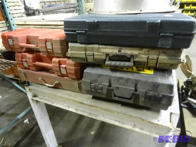 lot 30 image: 5 plastic tool boxes and 1 metal...