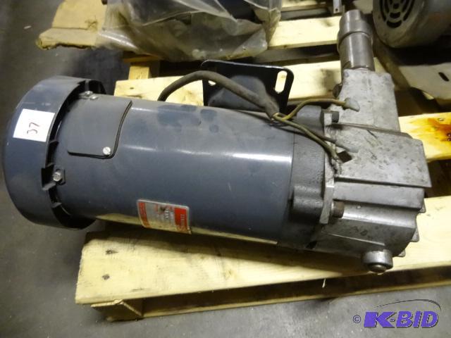 lot 37 image: GE electric motor. 1 14 HP. 104 volt. 3450 R...
