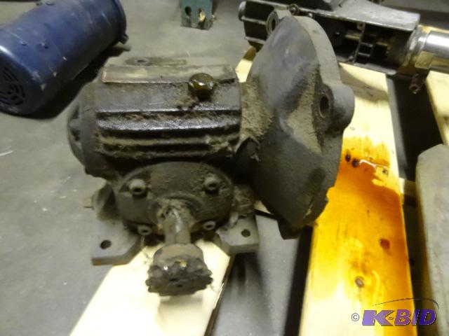 lot 42 image: 90 degree gear drive...