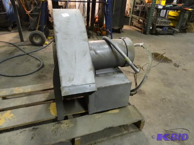 lot 46 image: Dayton model 4C30 blower unit. 208230-460 3 ...