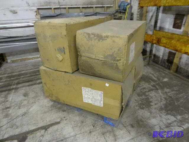 lot 49 image: 4 boxes of Johns Mansville glass staple rovin...