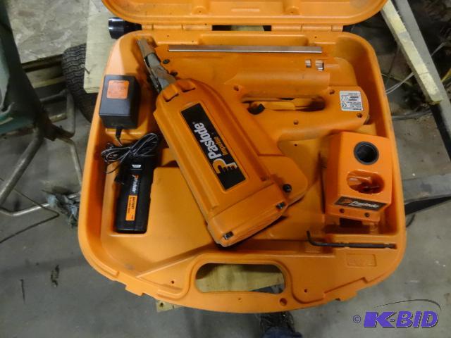 lot 54 image: Paslode impulse utility framing nailer. 1 bat...
