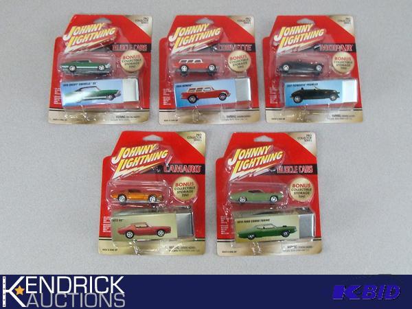 Lot of 5 Carded 164 Scale Carded Johnny Lightning Pro Collectors Series Cars