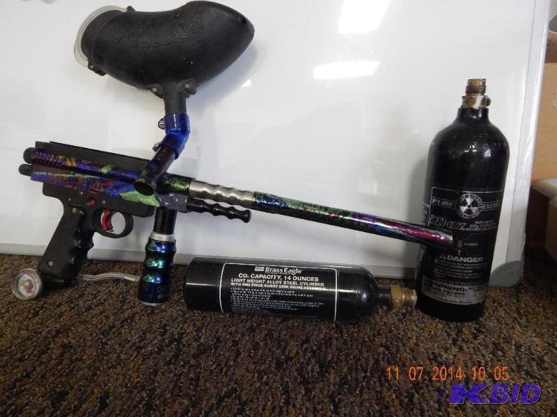 lot 10 image: Paintball gun