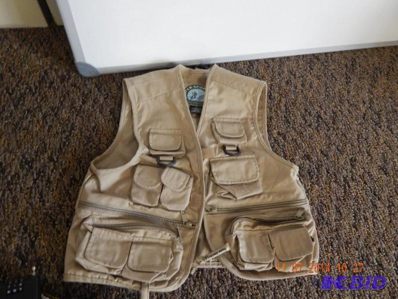 lot 16 image: Sportsman outdoor vest