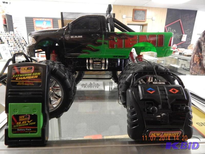 lot 23 image: remote control car