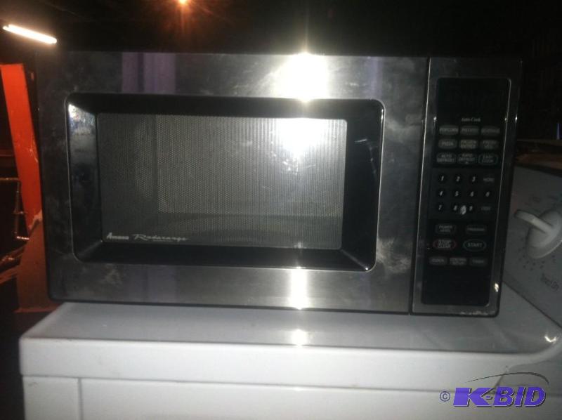 lot 31 image: microwave