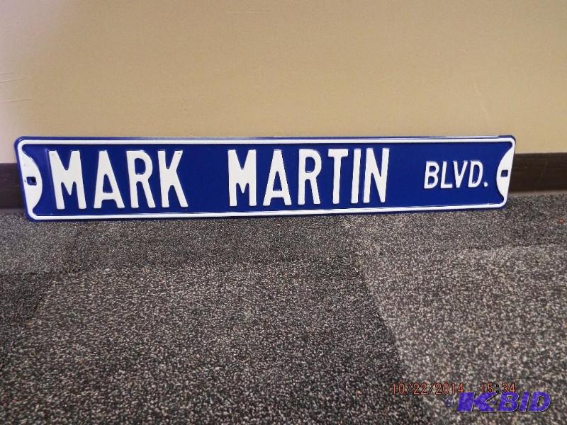 lot 5 image: metal sign