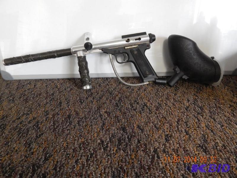 lot 7 image: Paintball gun