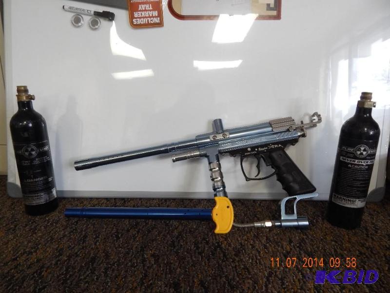 lot 8 image: Paintball gun