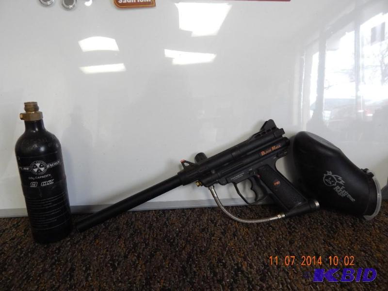 lot 9 image: Paintball gun