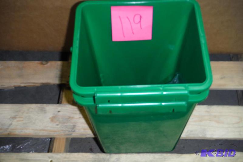 2 green buckets