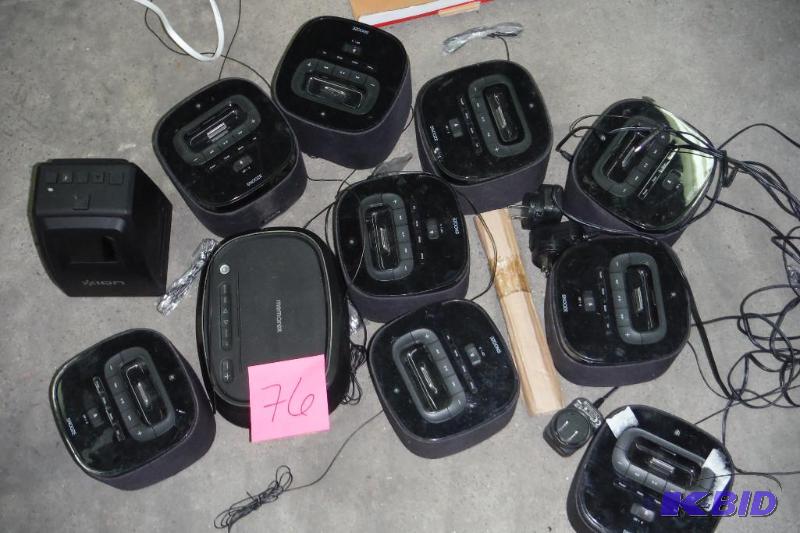 lot of Gear 4 ipod docksalarm clocks