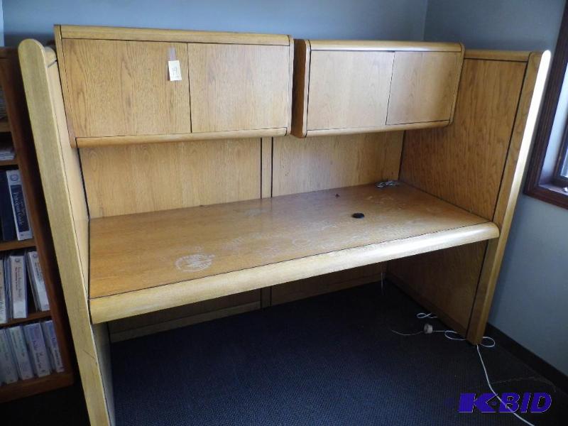 Desk wHutch