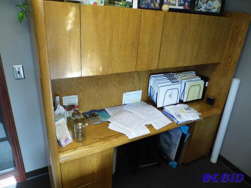 Desk wHutch