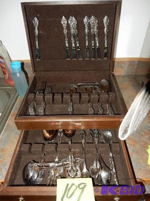 lot 109 image: ONEIDA, Stainless Steel Flatware     9 L...