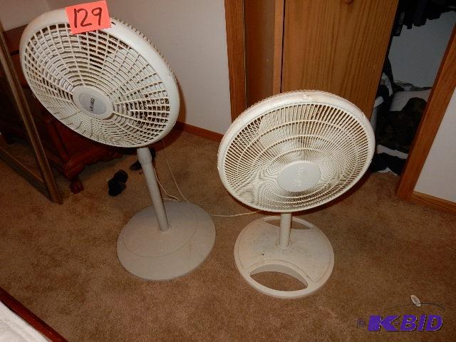lot 129 image: 2 Oscillating Fans.. both work.. One has a br...