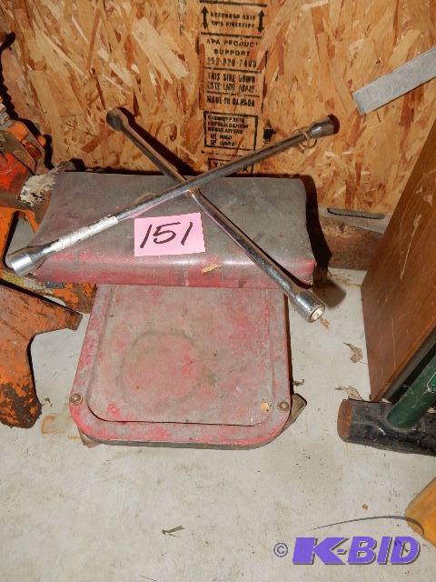 lot 151 image: Rolling Mechanics Stool.. Tire Wrench...
